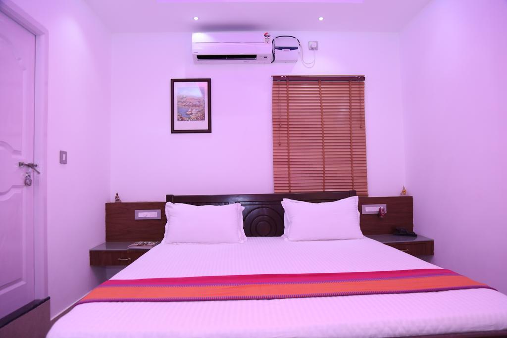 Hotel Mudra Midtown Suites & Rooms Kalasa Exteriér fotografie